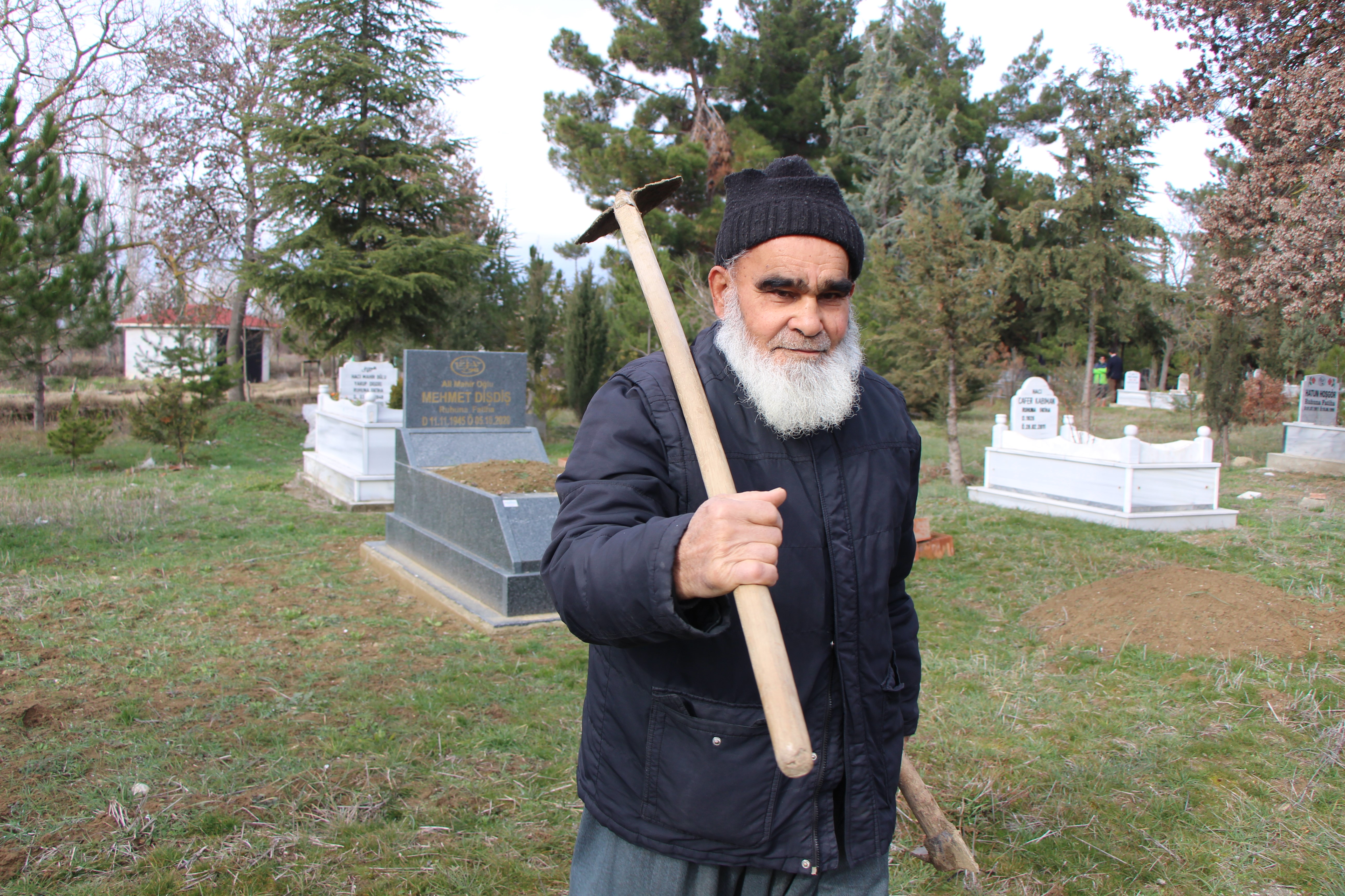 mezarina geceleri girip misil misil yatiyor olmeden elleriyle kazdi 4 1ffyPeHr