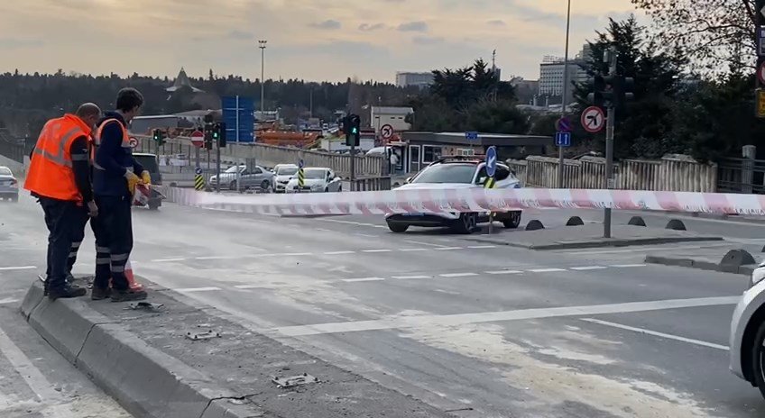 minibus bariyere carparak durabildi 0 qYGClmOl
