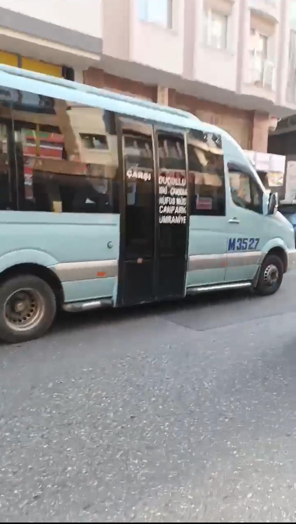 minibuscu magandalarin yaris meraki hamile yolcuyu riske atti 0 5UAZI4lu