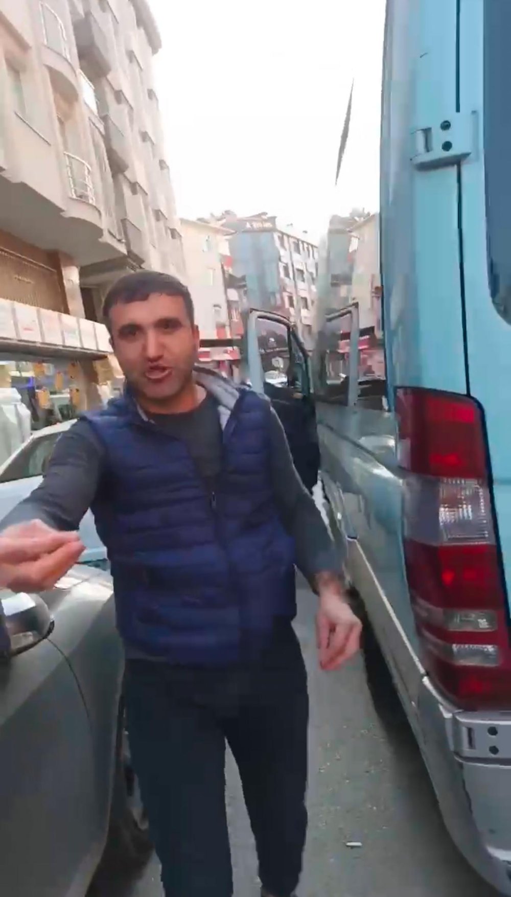 minibuscu magandalarin yaris meraki hamile yolcuyu riske atti 1 nK8lp5WM