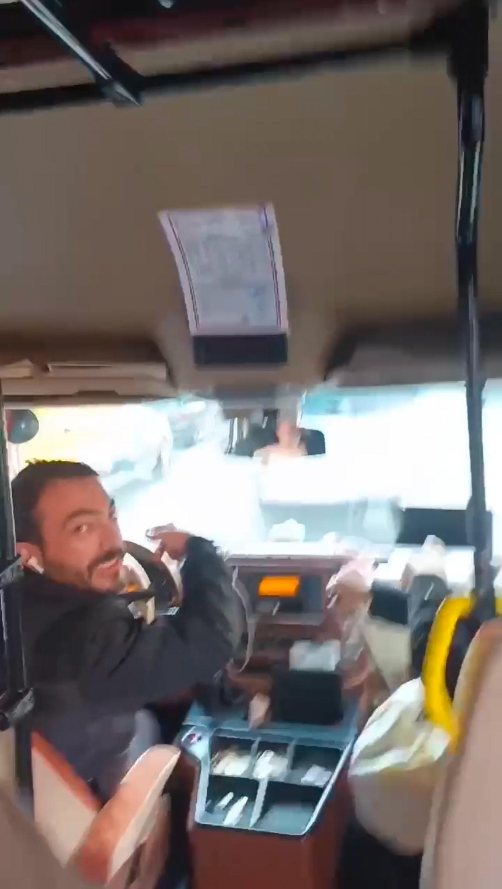 minibuscu magandalarin yaris meraki hamile yolcuyu riske atti 3 llZCt5CB