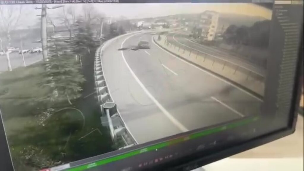 motosikletlinin oldugu feci kaza kamerada 48qQfXAz