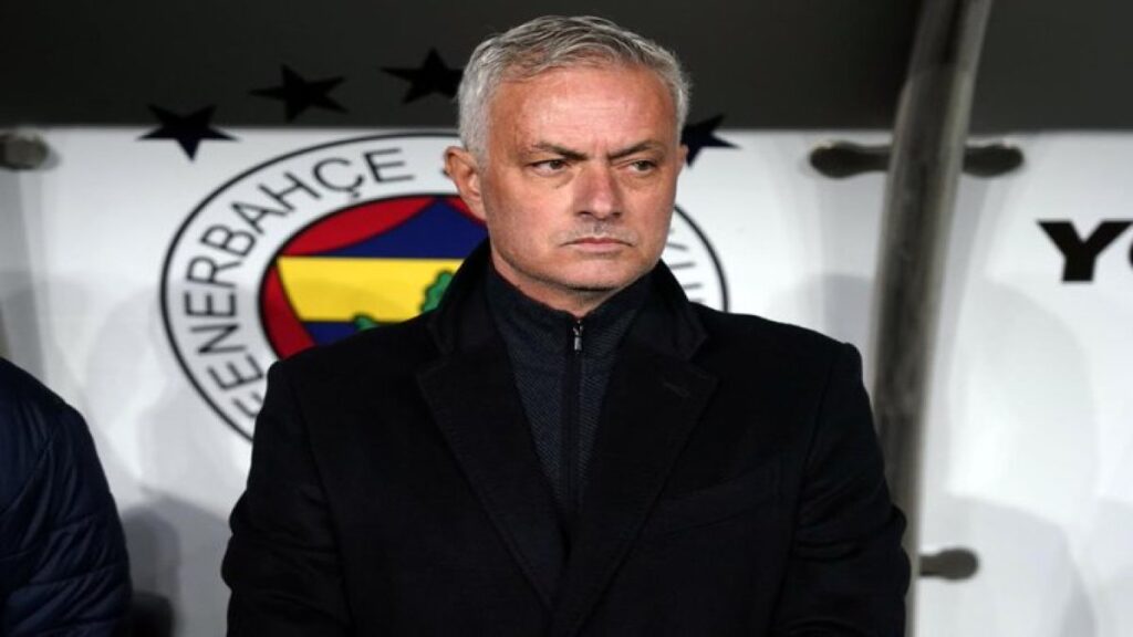 mourinho ghezzal burada soyleyemeyecegim bir kelime soyledi U2uF2T5y