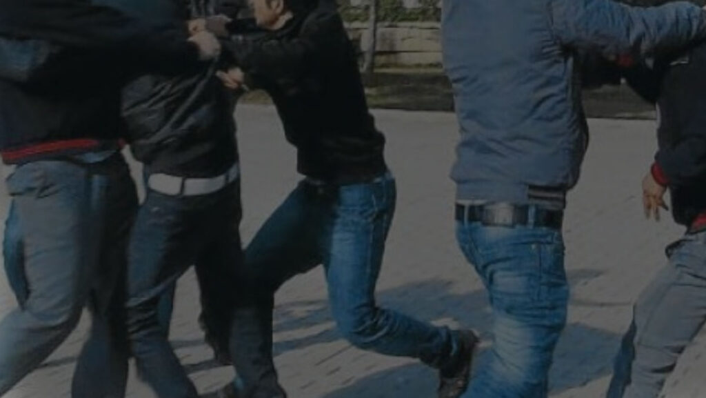 Müzik seçme meselesi kavgaya dönüştü: Hakaret ve küfürler havada uçuştu 1 muzik secme meselesi kavgaya donustu hakaret ve kufurler havada ucustu 5iLOS9ZR