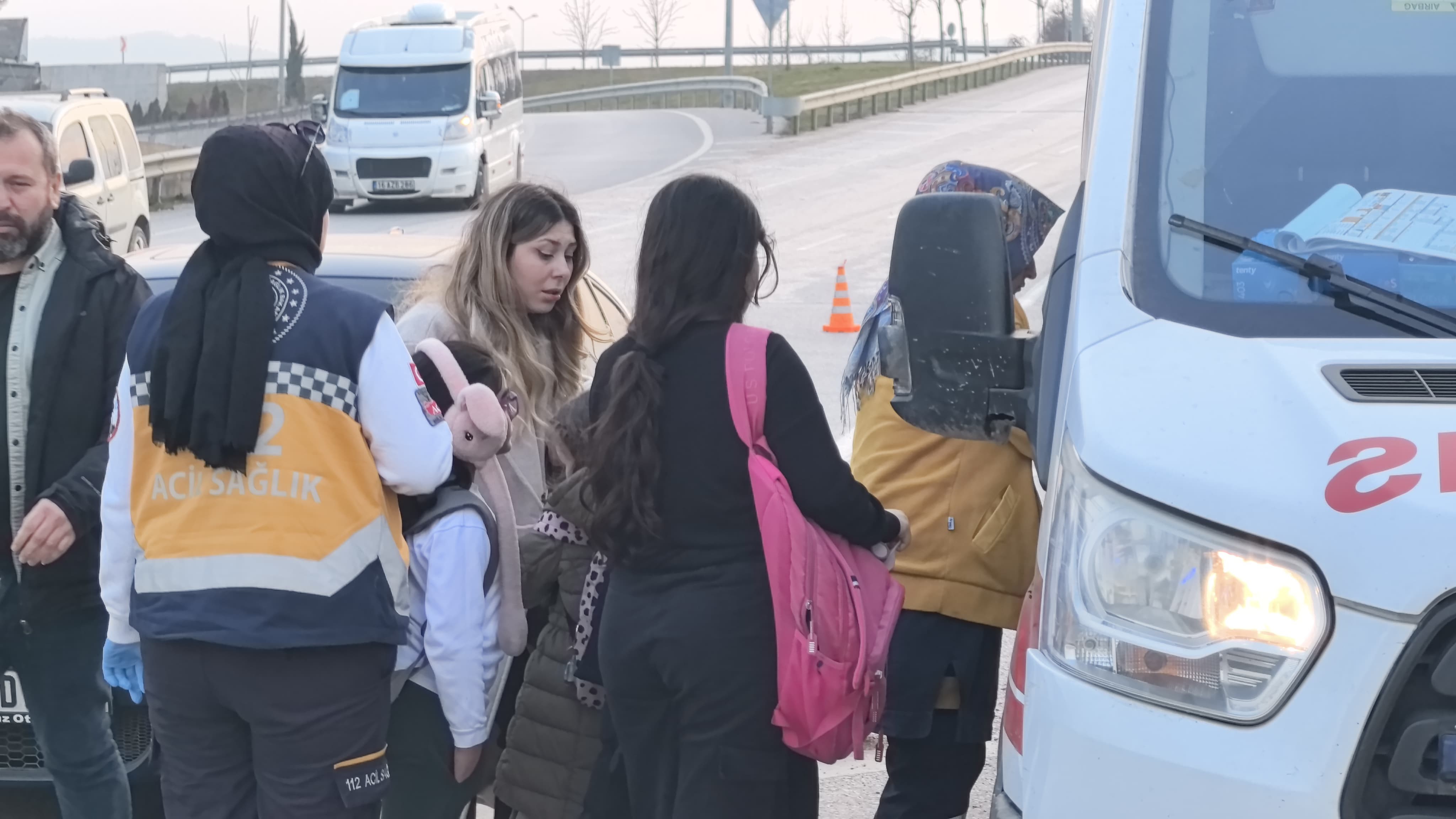 ogrenci servisi otomobille carpisti 6si ogrenci 10 yarali 2