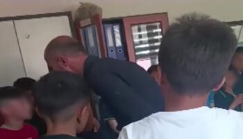 ogrencilere siddet uyguladi aciga alindi AqqZvgp5