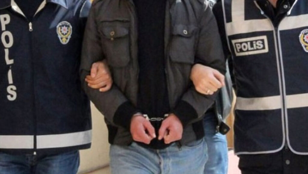 ogretmen darbeden veli ve oglu tutuklandi LZrKia6F