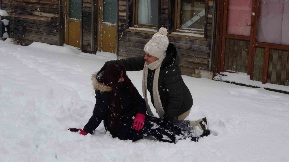 orduda kar yagisi eglenceye donustu pide yiyerek cay ictiler 3 nMJADcN5