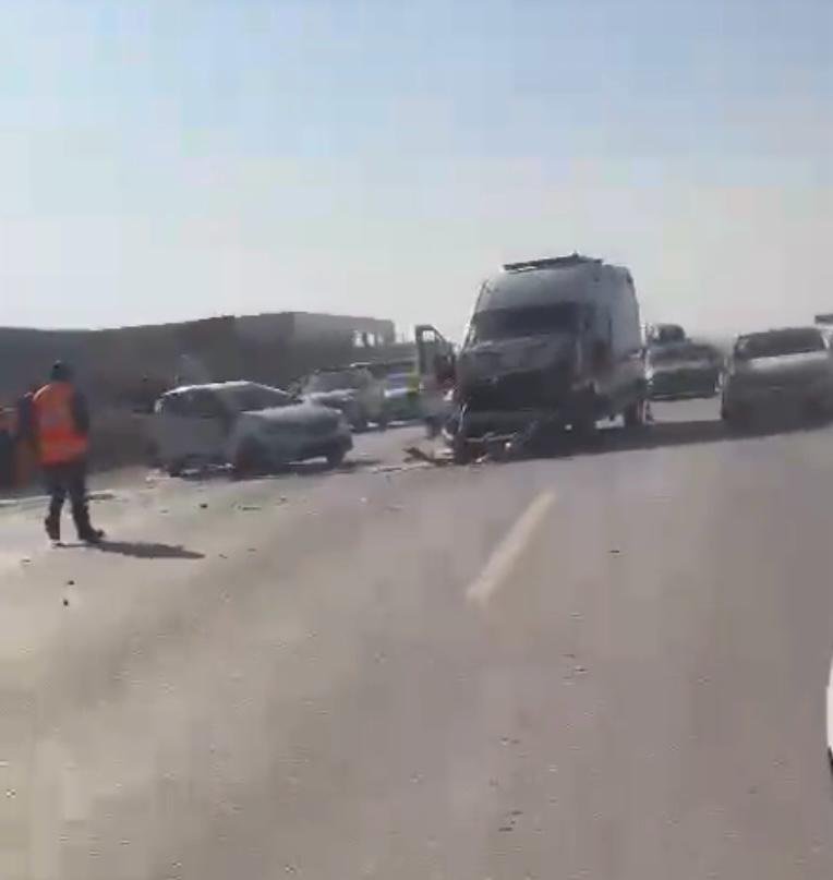 otomobil ambulans ve tir ile carpisti olu ve yarali var 0 VTsdg7Od