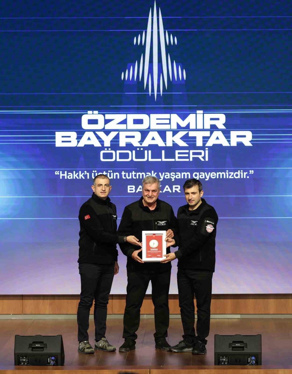 ozdemir bayraktar odulleri sahiplerini buldu 11 Hrg916Au