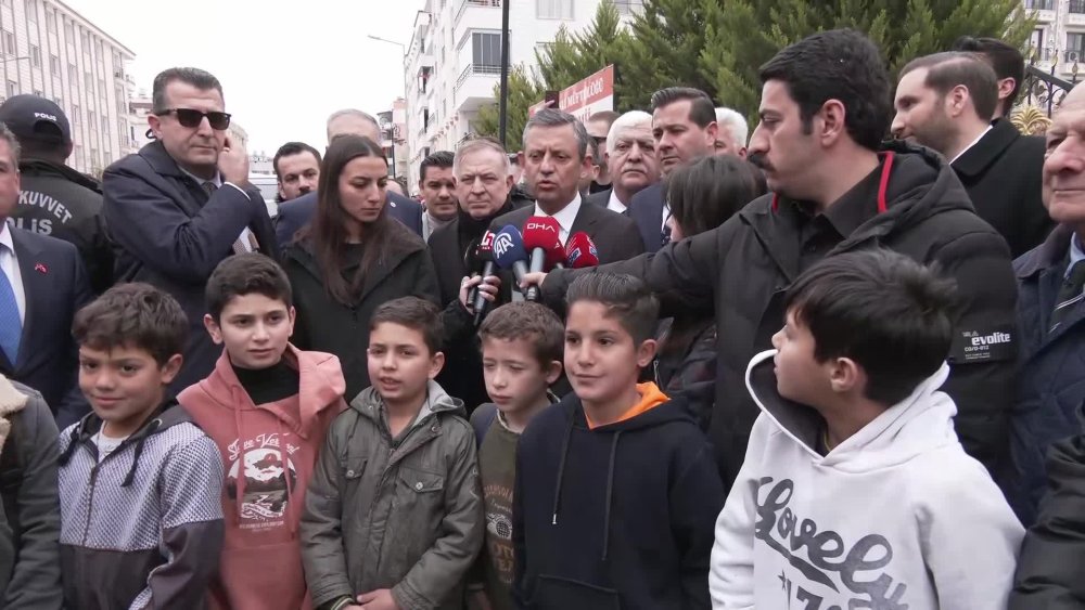 ozgur ozelden erdogani terletecek soru 0 6AE2pSWe