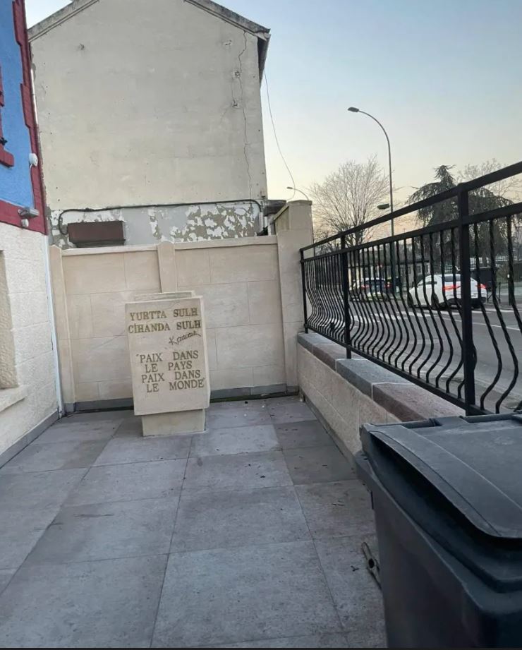 paris trabzonlular derneginin ataturk bustunu caldilar 29 ekimde acilisi yapilmisti 2 IHI2ViSO
