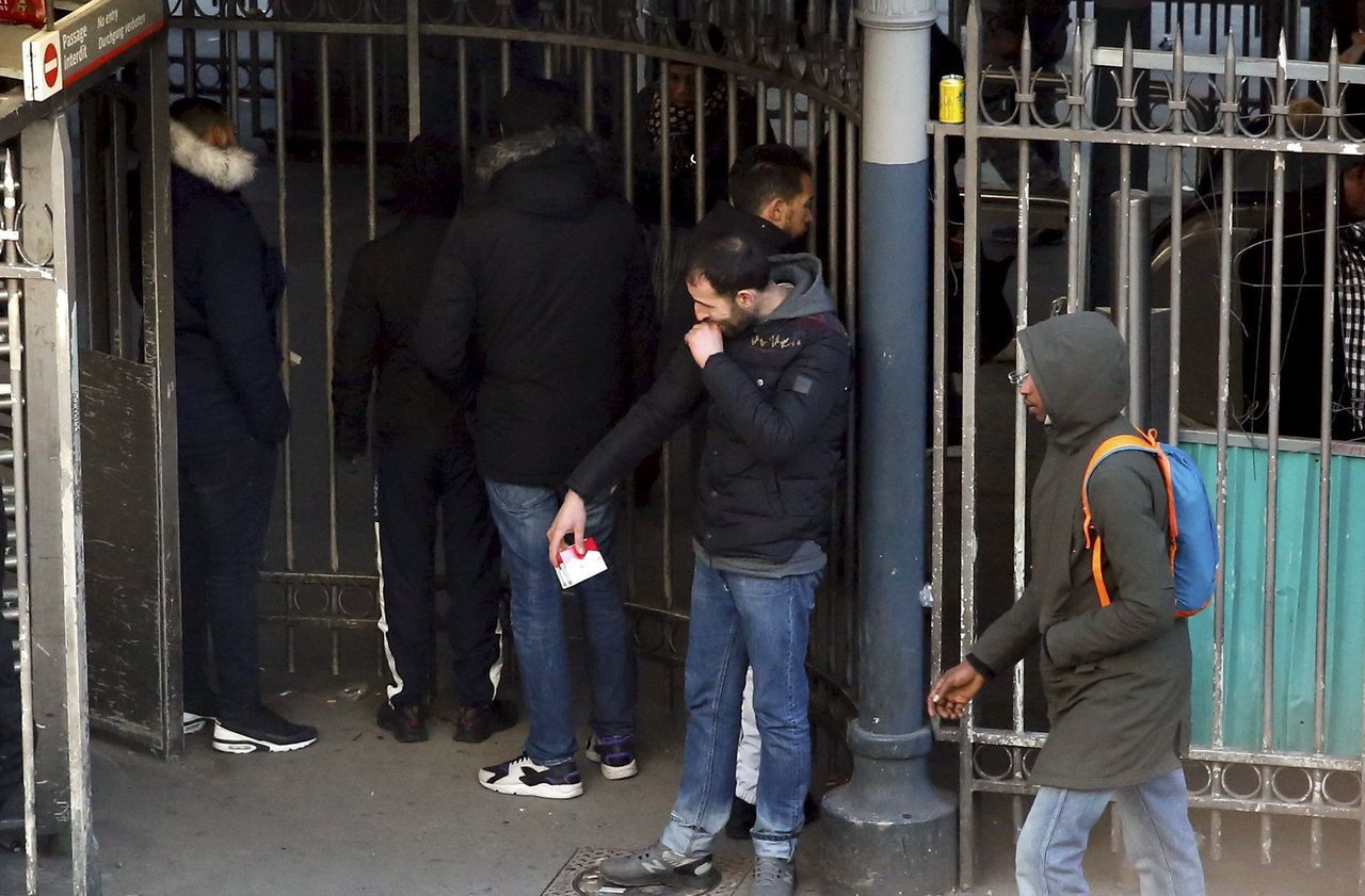 pariste kacak tutun isyani tekel bayileri greve gidiyor 3 DblpBJ3G