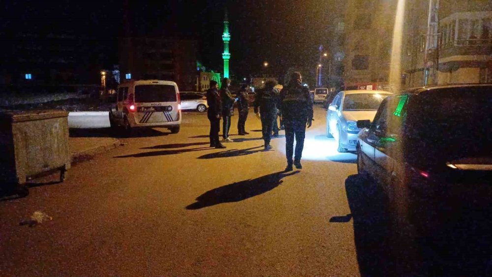 park halindeki arac kursun yagmuruna tutuldu polis ekipleri harekete gecti 1 65FFWW7b