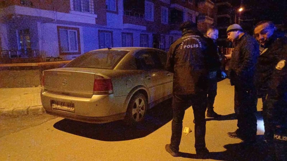 park halindeki arac kursun yagmuruna tutuldu polis ekipleri harekete gecti 2