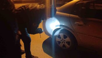 park halindeki arac kursun yagmuruna tutuldu polis ekipleri harekete gecti pl9EzhWF