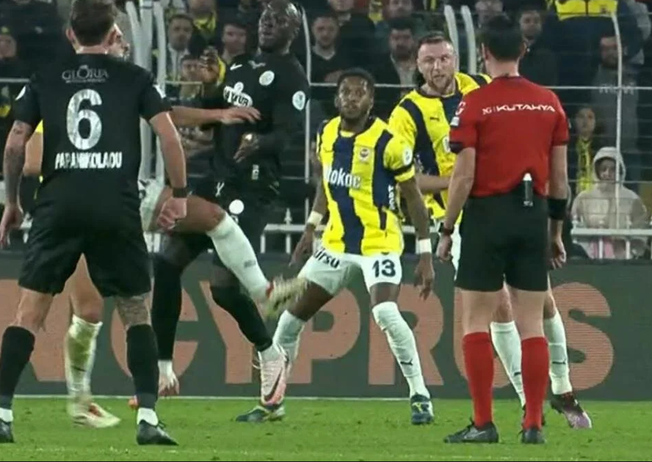 penalti ve kirmizi kartlarda kararlar dogru mu mac sonunda ortalik ayaga kalkti 0 DXgmqV97