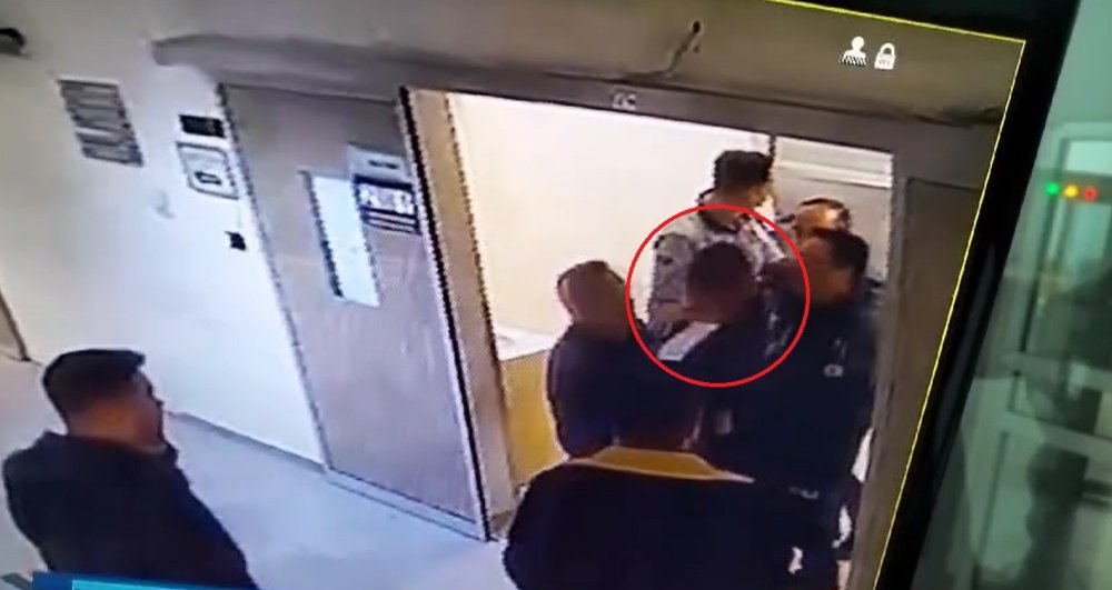 pes dedirten arkadaslik hastanede film sahnesi gibi anlar 3 SJ5DI3XH