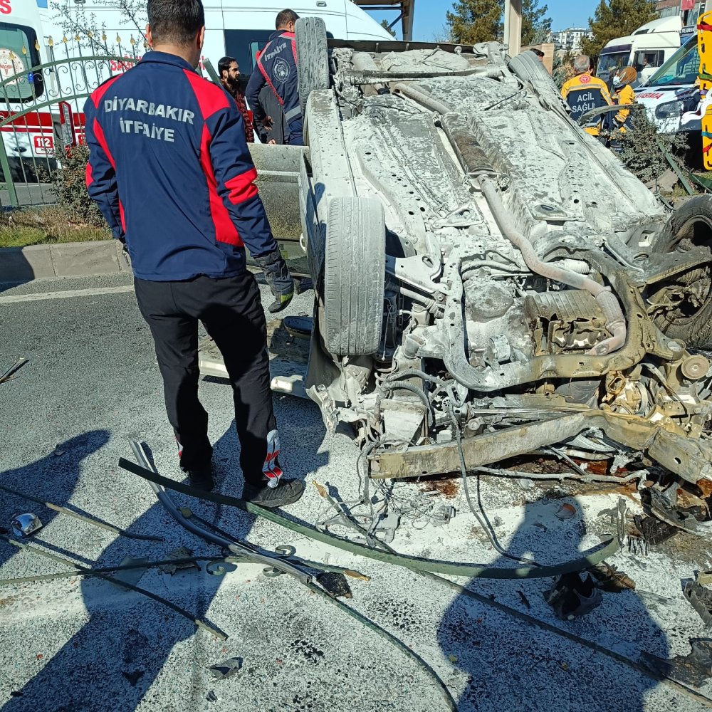 refujden kopan demirler mermi gibi 2 araca saplandi 3u agir 5 kisi yaralandi 0 ZdbRUz44
