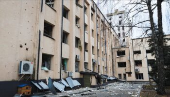 rusya donetsk ve harkivde 2 yerlesim birimini ele gecirdi wWrTLiFB