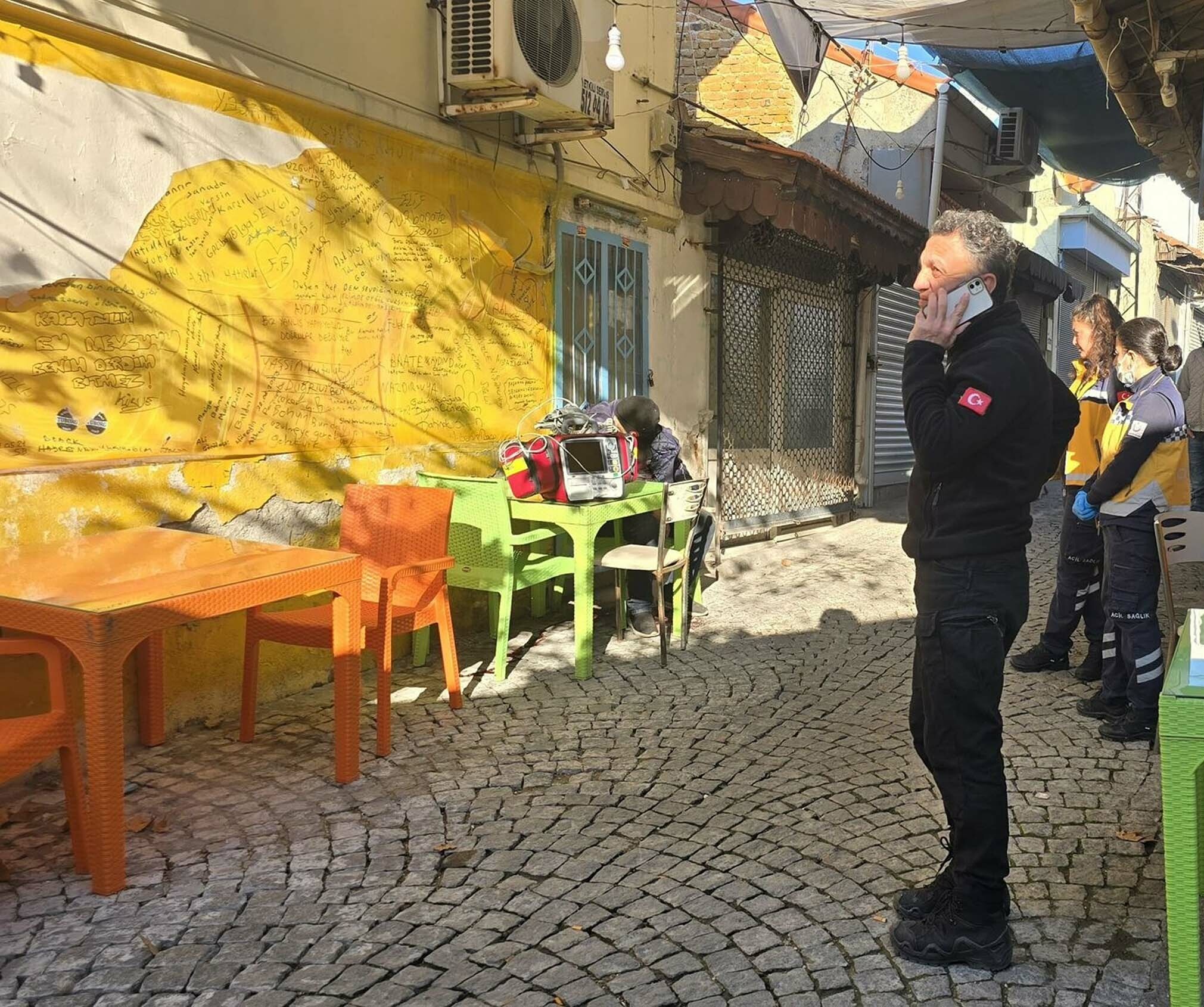 sandalyedeki olumunde korkunc detay ortaya cikti 17 yasindaki katil zanlisi genc kiz kameraya takildi cwDRv4VT