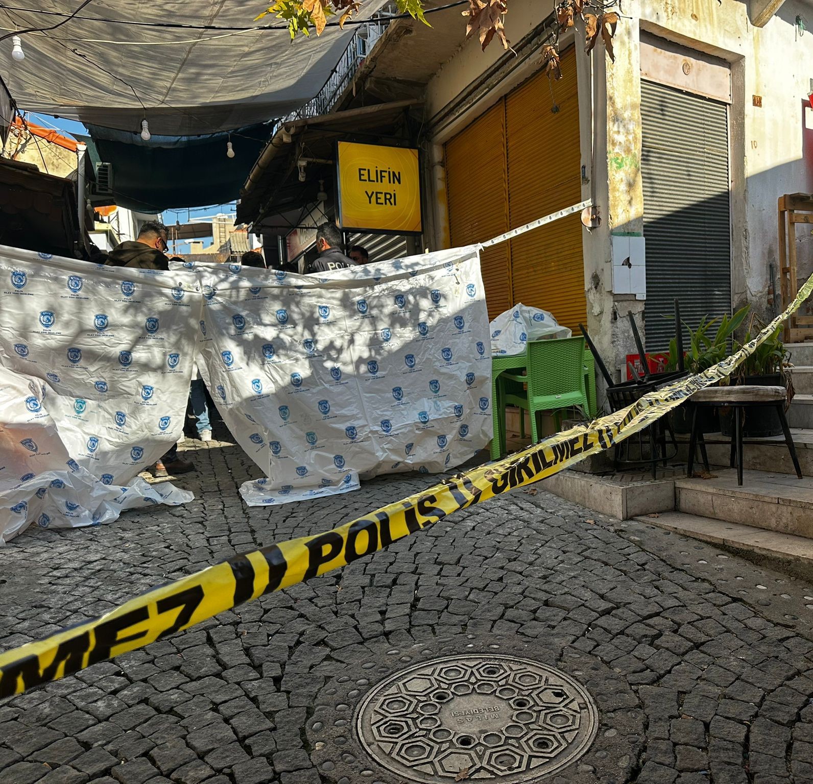 sandalyedeki olumunde korkunc detay ortaya cikti 17 yasindaki katil zanlisi genc kiz kameraya takildi uj4vF4zk