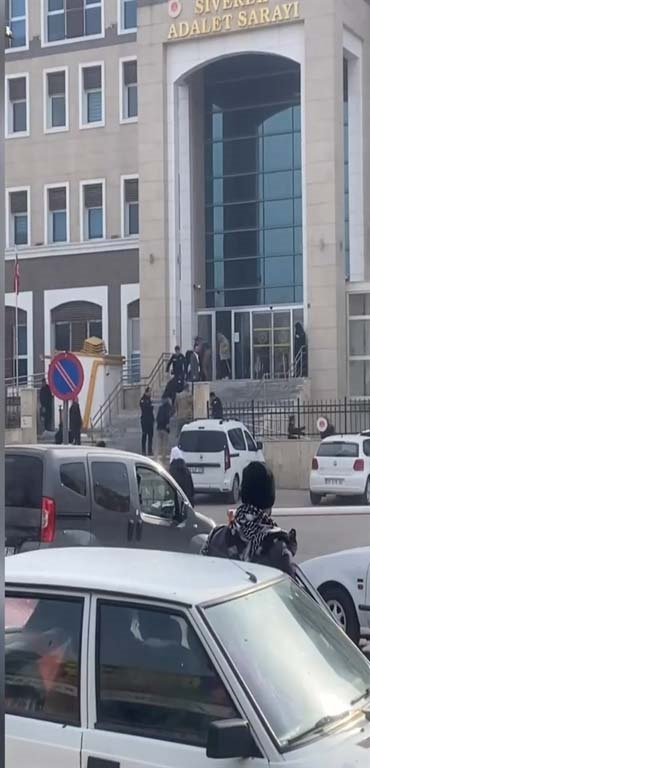 sanliurfada adliye bahcesinde kavga cikti 0 Pp7KBHQ2
