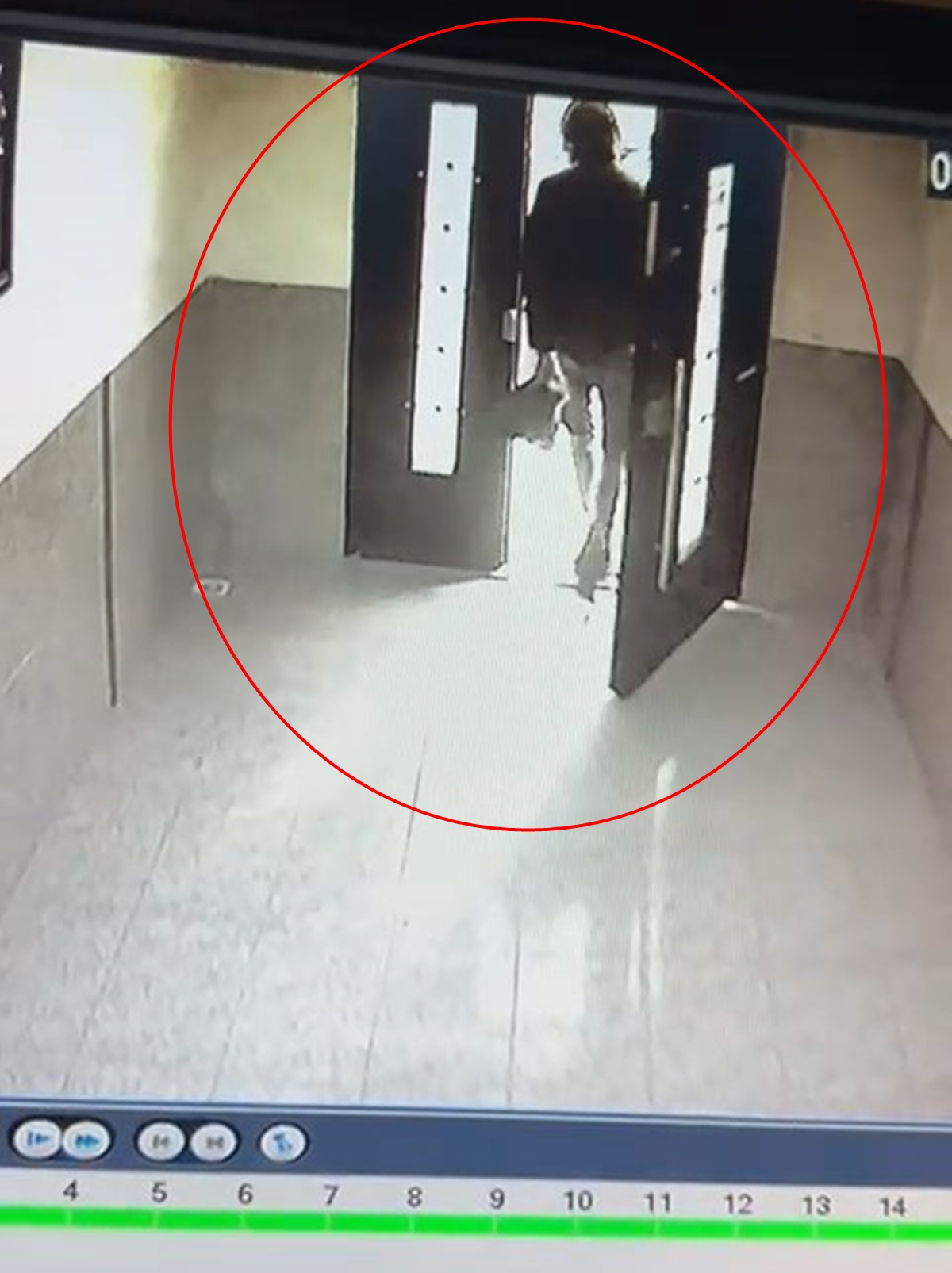 siirtte ilginc hirsizlik ayakkabiyi caldi yerine terlik birakti 0 mFz7bH1U