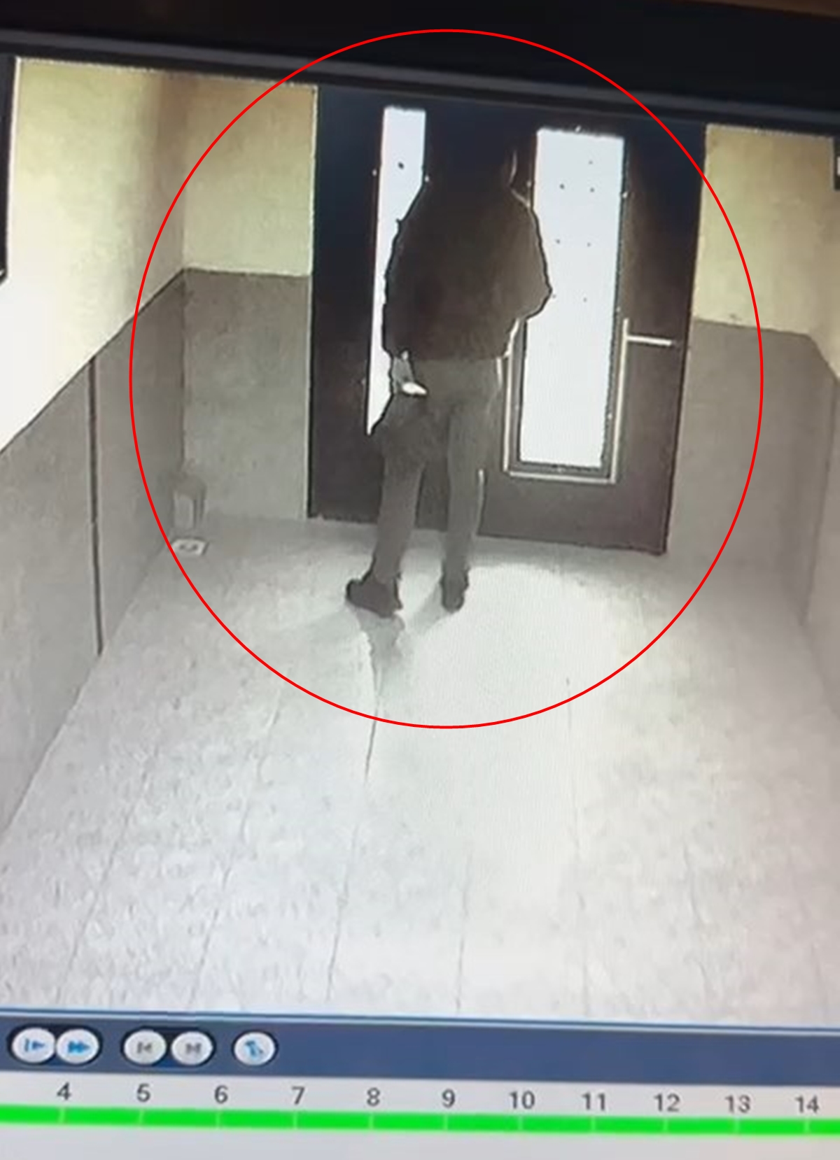 siirtte ilginc hirsizlik ayakkabiyi caldi yerine terlik birakti 1 rTllgBiR