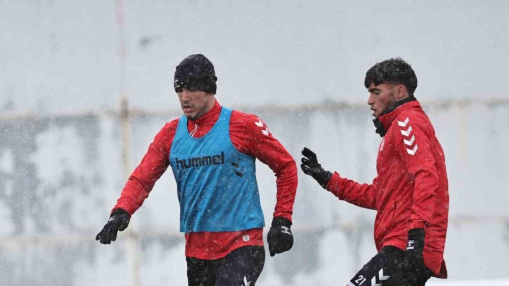 sivassporda besiktas mesaisi 2MNvZSLG