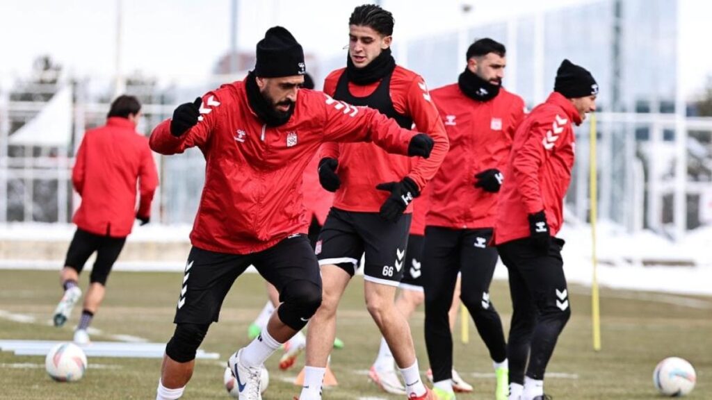sivassporda besiktasa karsi 8 eksik A4ARkH5u