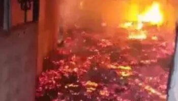 sobadan cikan yangin evi kule cevirdi 72 yasindaki kisi agir yaralandi vyRsUUqx