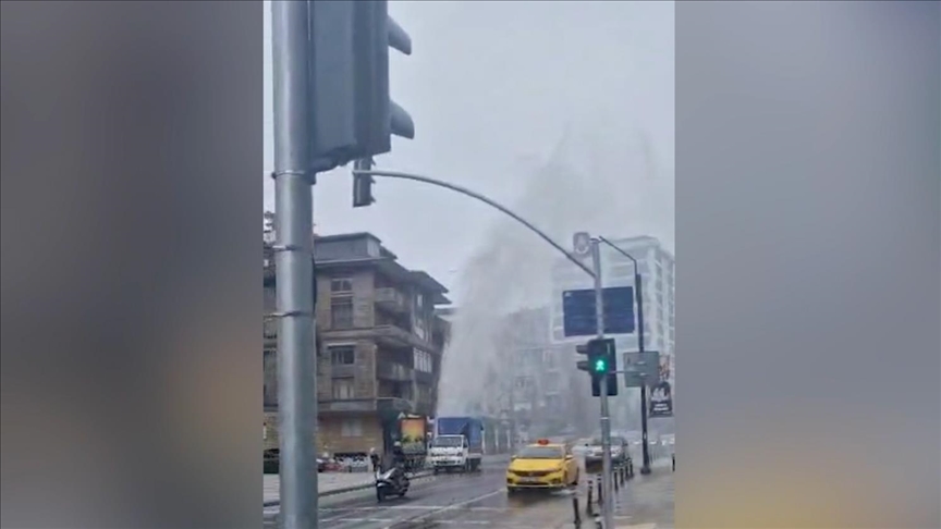 sosyete semti kalamista yer altindan fiskirdi binalarin boyunu gecti kimi telefona sarildi kimi kacacak