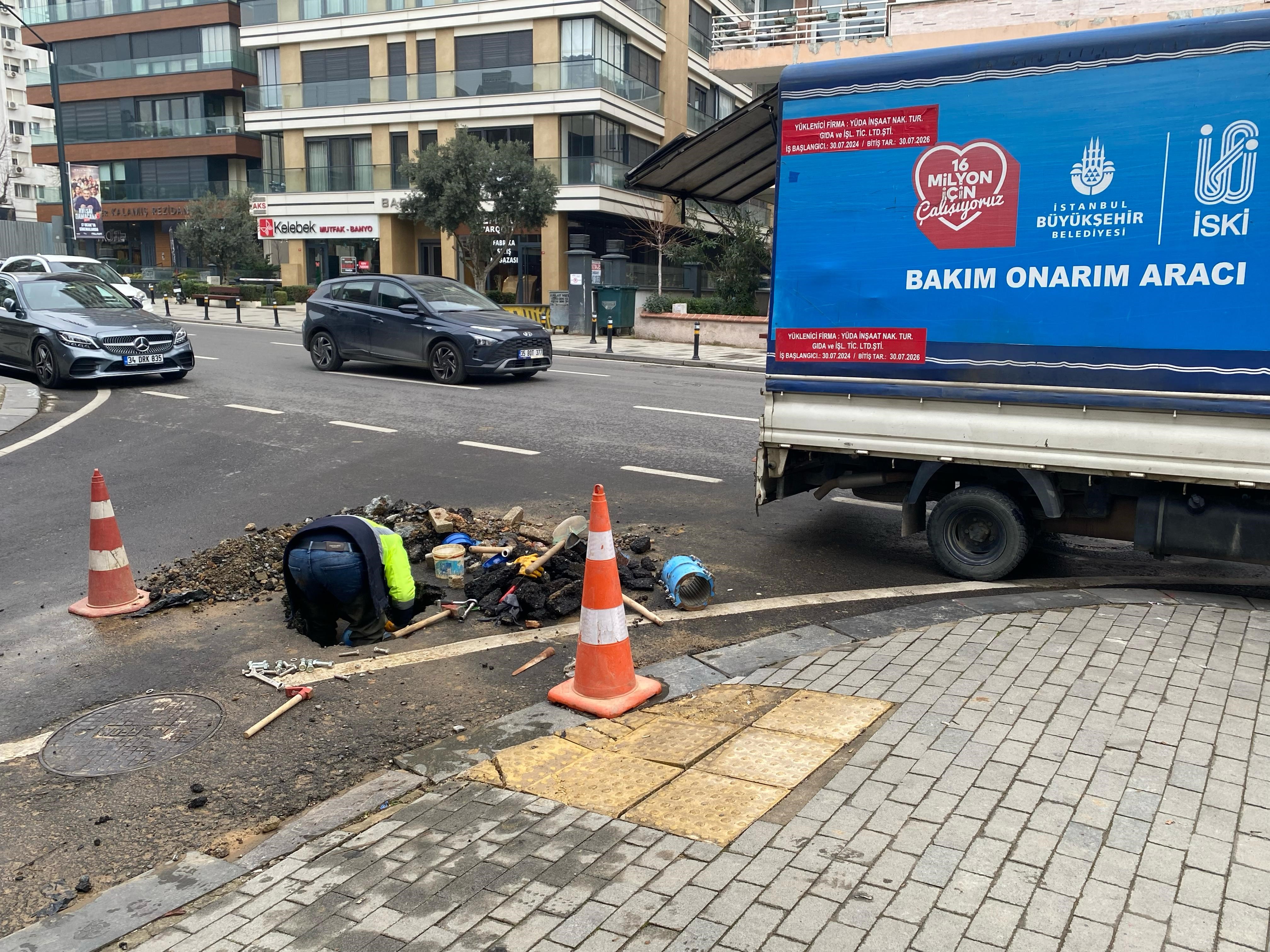 sosyete semti kalamista yer altindan fiskirdi binalarin boyunu gecti kimi telefona sarildi kimi kacacak N3SpeTWj