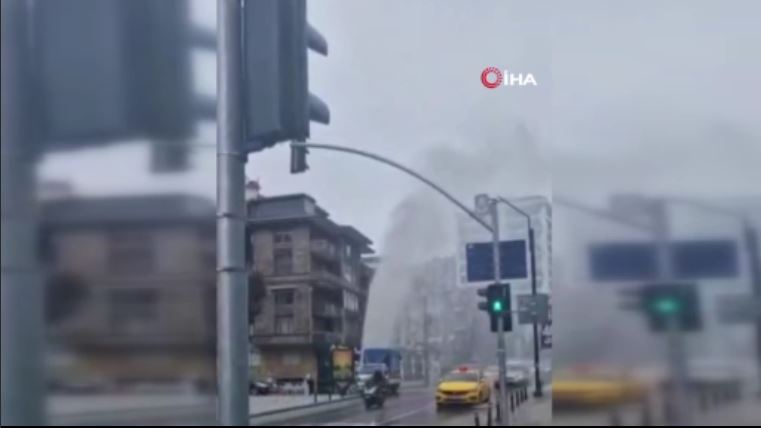 sosyete semti kalamista yer altindan fiskirdi binalarin boyunu gecti kimi telefona sarildi kimi kacacak aeV55A2K