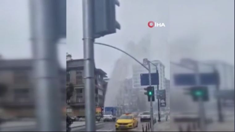 sosyete semti kalamista yer altindan fiskirdi binalarin boyunu gecti kimi telefona sarildi kimi kacacak lOY5UuqP