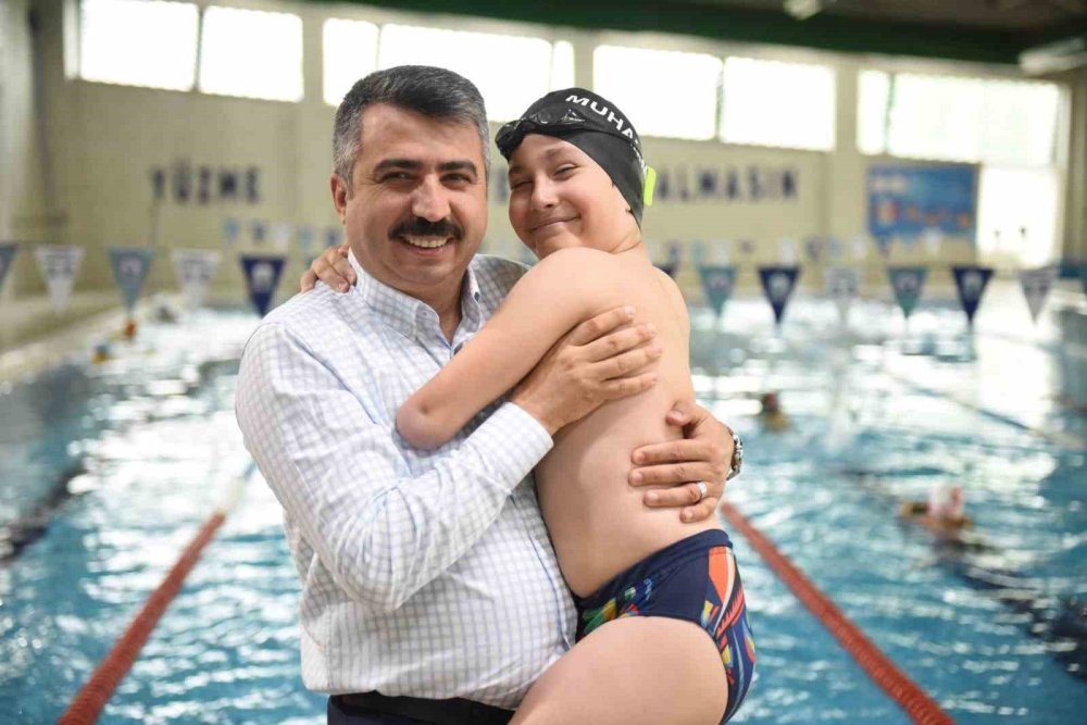 tek koluyla sampiyonluga kulac atiyor 0 HkybNPCf