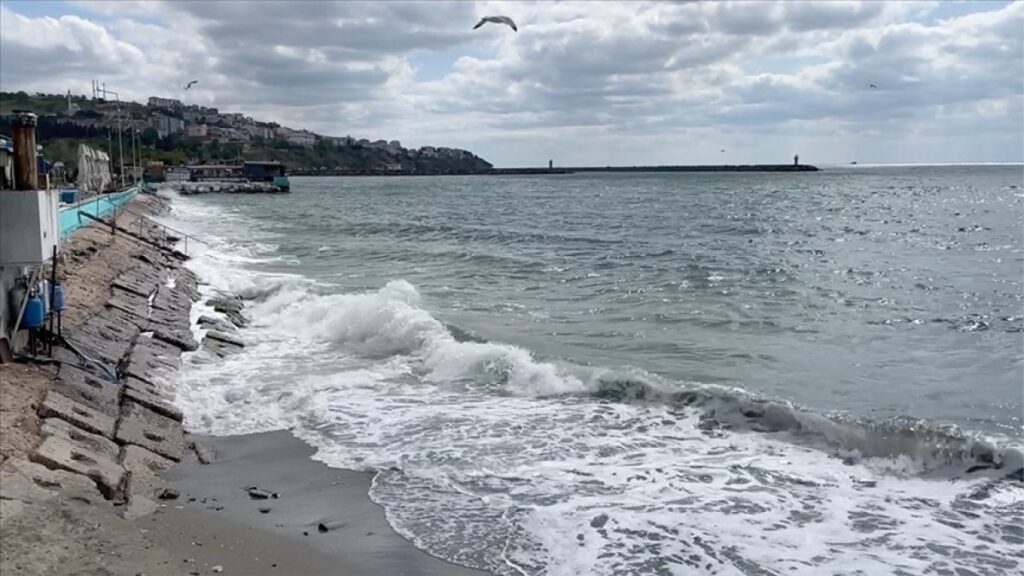 tekirdagda siddetli poyraz deniz ulasimini engelliyor gyxidsue