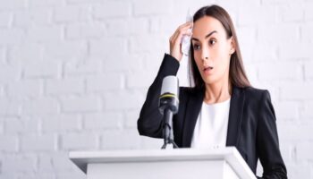 toplum onunde konusma korkusunu yenmenin yollari isin uzmanlari anlatiyor Hz1VHb9y