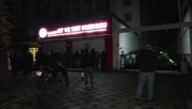 vatandaslar saat 0500te karanlikta et kuyrugunda beklediler q9KTzYKJ