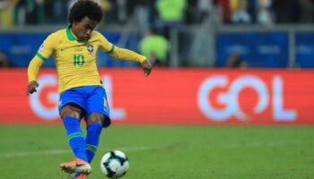 willian siyah beyaz formayi giydi UrmODMTn