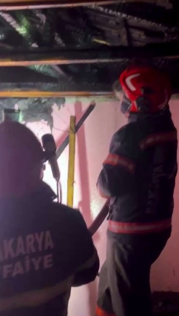 yanan ev geceyi mesale gibi aydinlatti 4