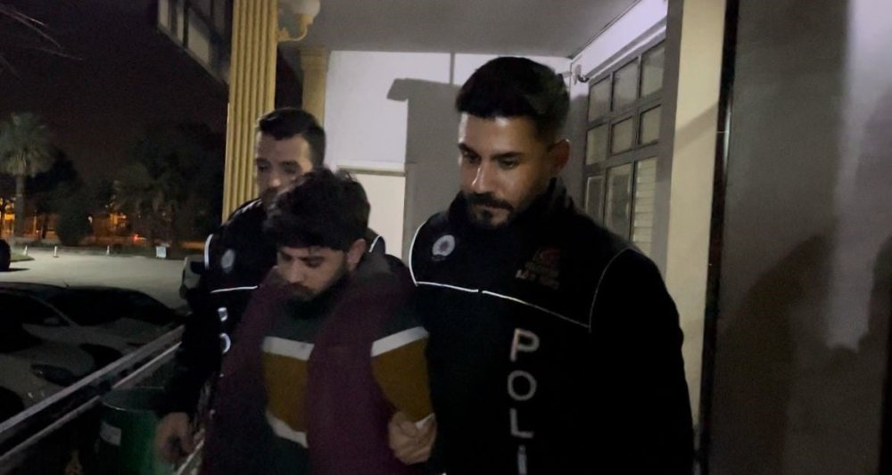 yasli kadinin cantasina goz dikmisti saklambac oynayan kapkacciyi polis sobeledi 1 fHY38DcH