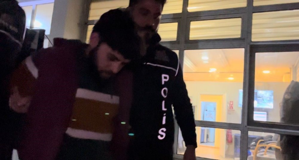 yasli kadinin cantasina goz dikmisti saklambac oynayan kapkacciyi polis sobeledi 2 HGsJDJa8