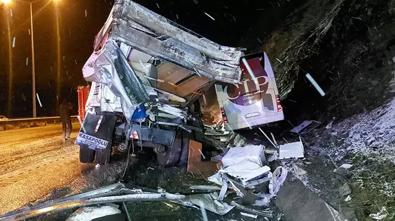yolcu otobusunde can pazari iki ilde pes pese feci kaza 0 wINtlans