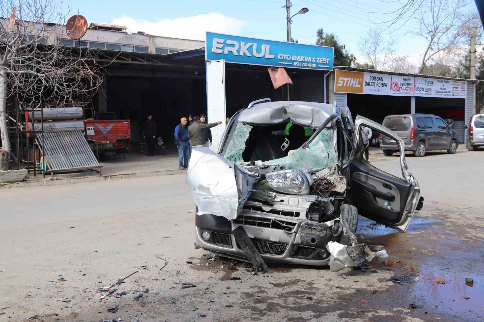 yolda yururken kamyonun altinda kaldi 0 6wh64Wr9