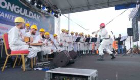 zonguldakli madenciler deprem sehitlerini unutmadi ONjEs38s