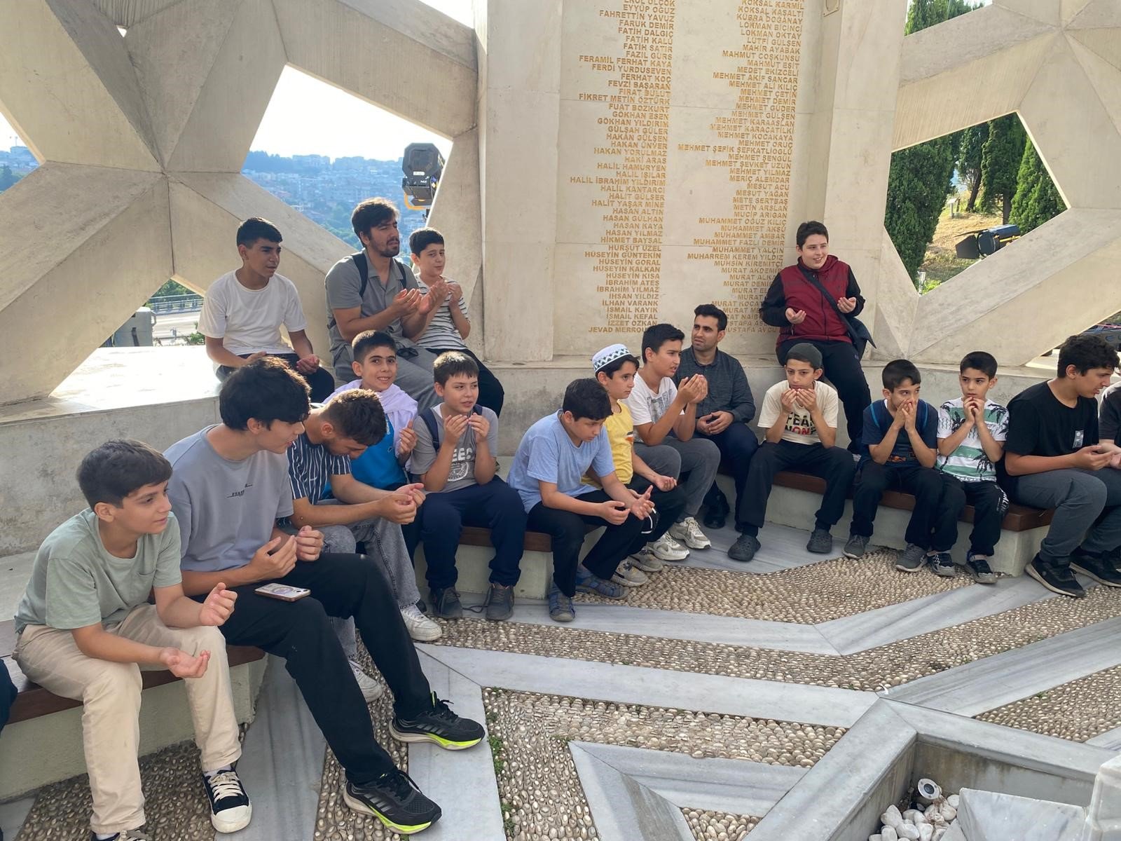 15 temmuz sehitler anitina sabahin erken saatlerinde ziyaret 0 NJnmXwpc