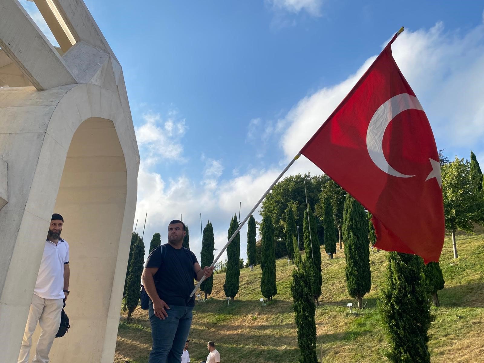 15 temmuz sehitler anitina sabahin erken saatlerinde ziyaret 3 8iFWVrac