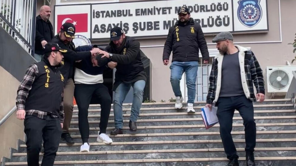 27 yil 4 ay hapis cezasi bulunan firari umraniyede kiskivrak yakalandi jARpDJGk